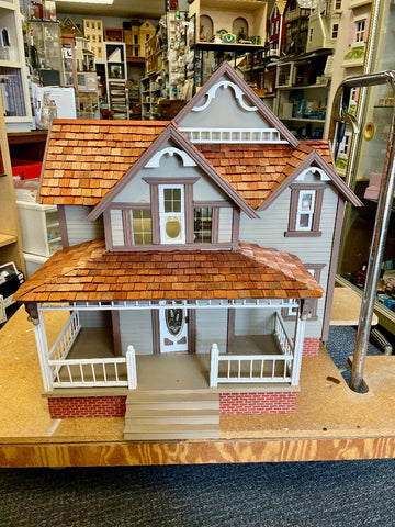 Arts and Crafts Style Finished Dollhouse