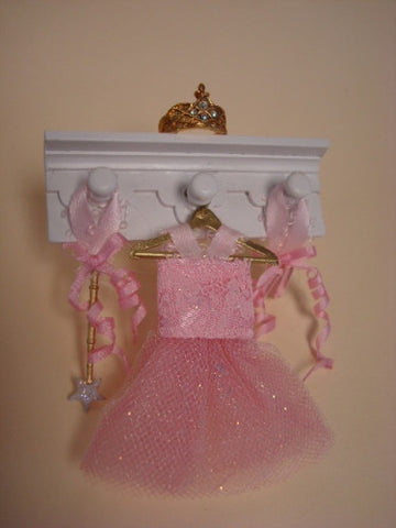 Ballerina Shelf with Accessories