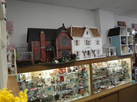 Lynlott Miniatures Store Picture E