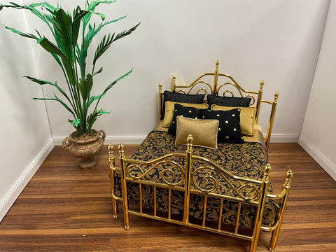 Brass Bed with Twining Laurel Print Linens – Dollhouse Junction