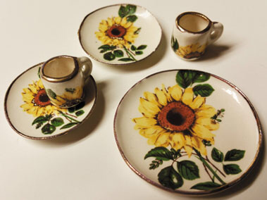 Sunflower Dishes, Two settings