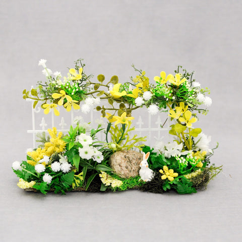 Garden Fence, White with Yellow Flowers