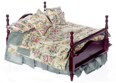 Four Poster Bed with Special Linens Set